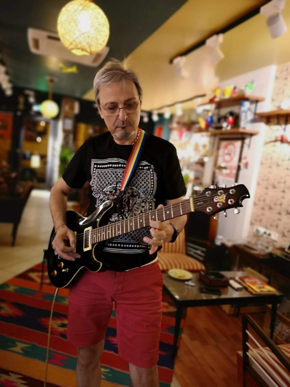 Evde Gitar