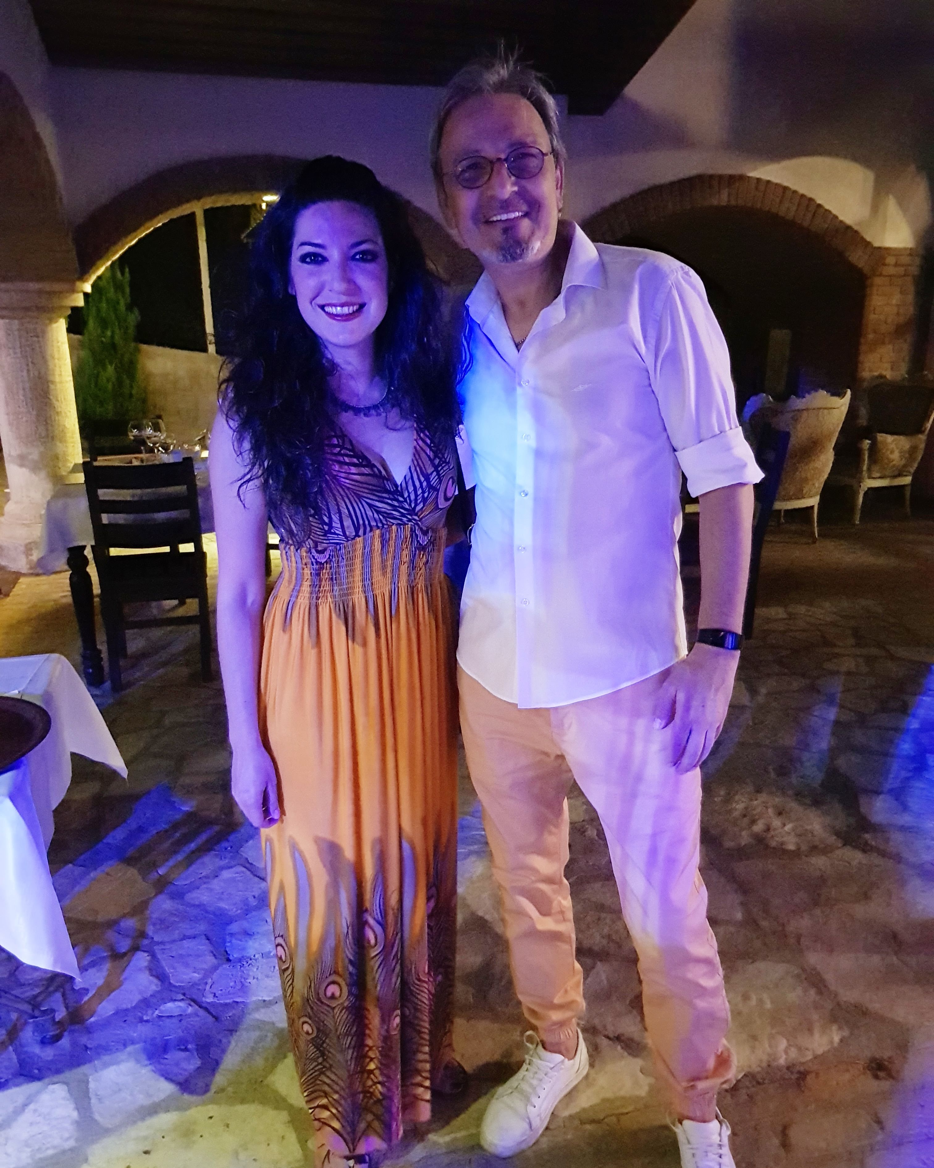 Sahne Işıkları Altında